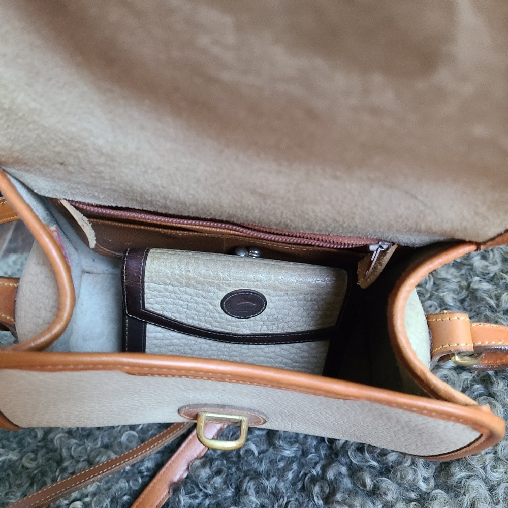 SWAPPED Dooney & Bourke White Leather Shoulder Bag + Wallet - Picture 9 of 16